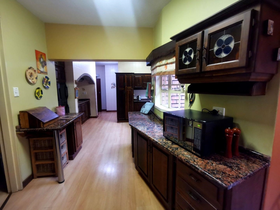 5 Bedroom Property for Sale in Mooivallei Park North West